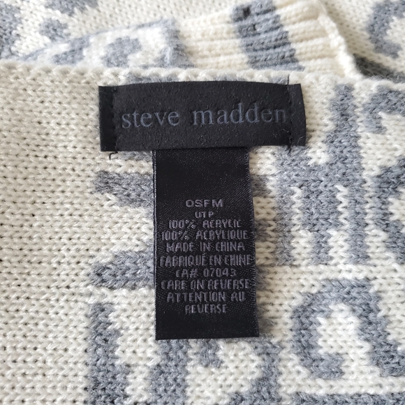 Steve Madden Scarf - Picture 3 of 4